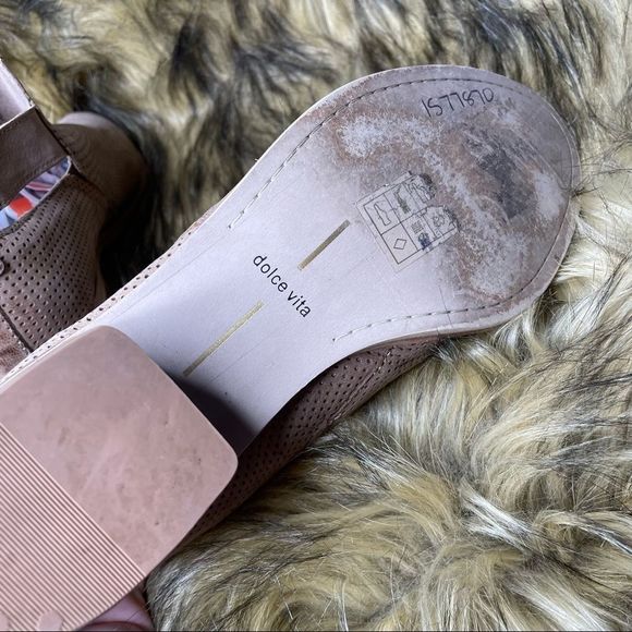 Dolce Vita Kara Suede Perforated bootie size 8 - Picture 3 of 6